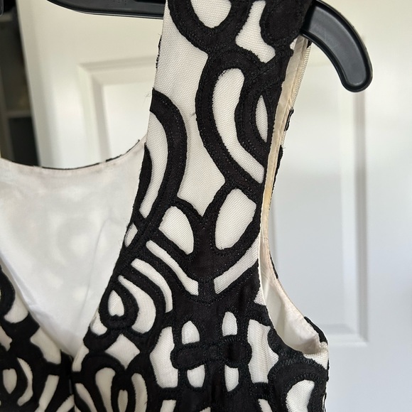 Aidan Mattox B&W long dress - Picture 6 of 7